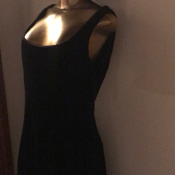 🌹STAPLE MIDI BLACK VELVET DRESS🌹 - Picture 5 of 7